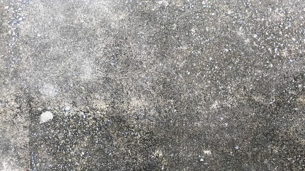 İnşaat ve tasarım için görünen çakıl taşı desenli gri beton zemin