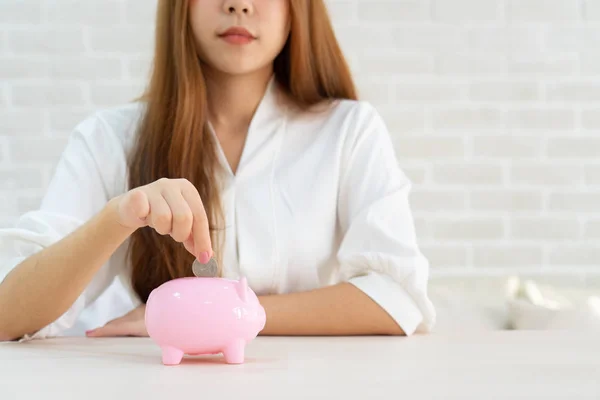 Hand putting coin money to piggy bank saving, Close up of woman — Stock Photo, Image