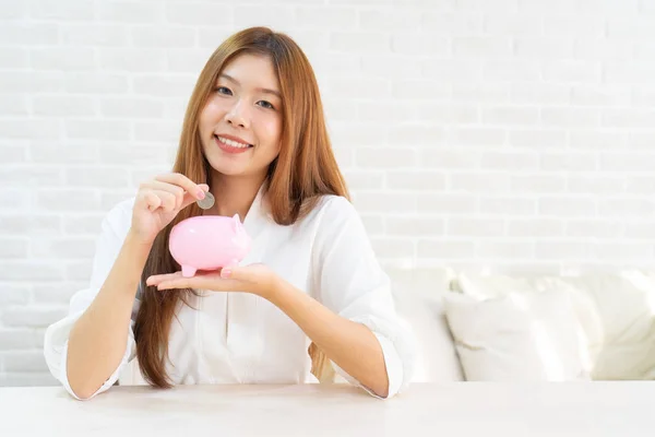 Hand putting coin money to piggy bank saving, Close up of woman — Stock Photo, Image