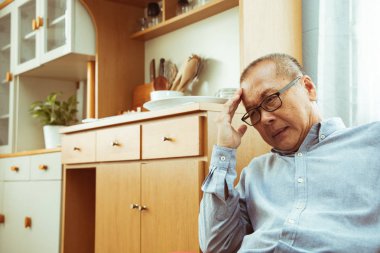 yaşlılık, sağlık sorunu, vizyon ve insanlar kavramı-yakın