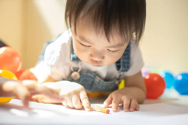 Carino Asiatico Bambina Sta Dipingendo Colore Con Piena Felicità Momento — Foto Stock