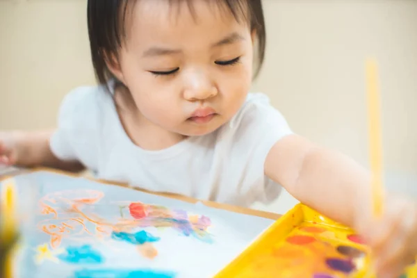 Carino Asiatica Bambina Sta Dipingendo Colore Con Momento Piena Felicità — Foto Stock