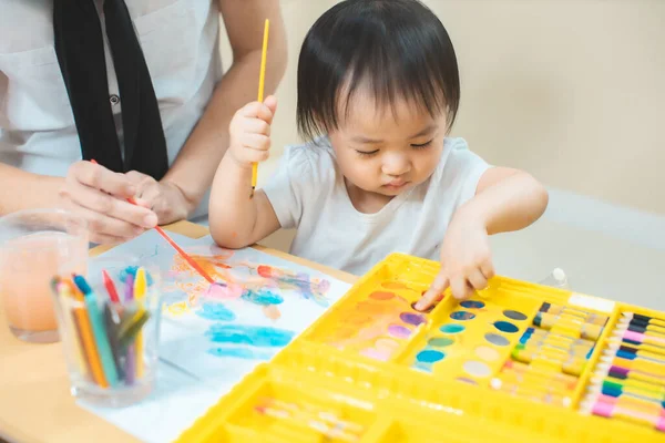 Carino Asiatica Bambina Sta Dipingendo Colore Con Momento Piena Felicità — Foto Stock