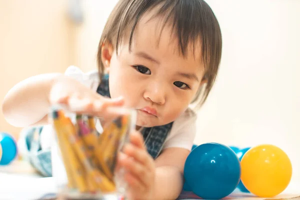 Carino Asiatica Bambina Sta Dipingendo Colore Con Momento Piena Felicità — Foto Stock