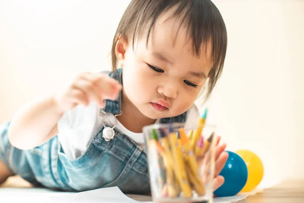 Carino Asiatica Bambina Sta Dipingendo Colore Con Momento Piena Felicità — Foto Stock