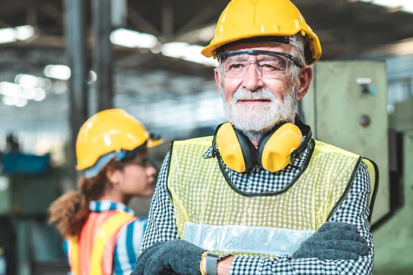 Ingenieros Industriales Sombreros Duros Trabajo Fábrica Fabricación Industrias Pesadas Trabajador — Foto de Stock