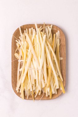 Sağlıklı Snack. Füme peynir. Kobarcik. Seçici odak. Kopya alanı