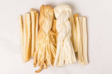 Sağlıklı Snack. Füme peynir. Kobarcik. Seçici odak. Kopya alanı