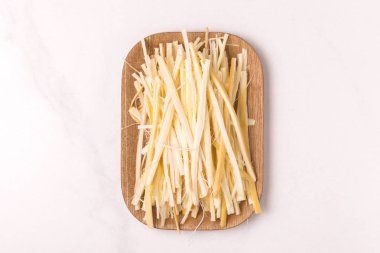 Sağlıklı Snack. Füme peynir. Kobarcik. Seçici odak. Kopya alanı