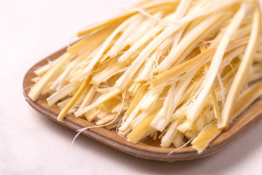 Sağlıklı Snack. Füme peynir. Kobarcik. Seçici odak. Kopya alanı