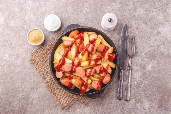 Salchipapa Tradicional Peruano Casero Fries Con Mayonesa Ketchup Salsas Mostaza — Foto de Stock