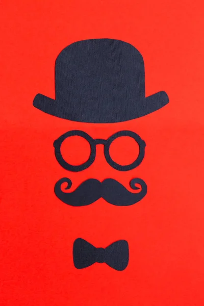 Silhouette Masculine Avec Moustache Lunettes Motifs Chapeau Sur Fond Rouge — Photo
