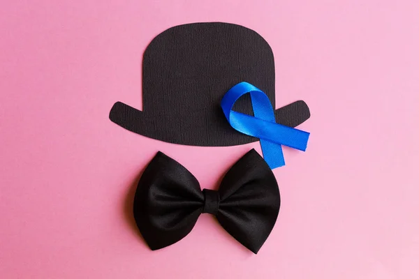 Padrão Silhueta Masculina Com Símbolo Fita Azul Fundo Rosa Conceito — Fotografia de Stock