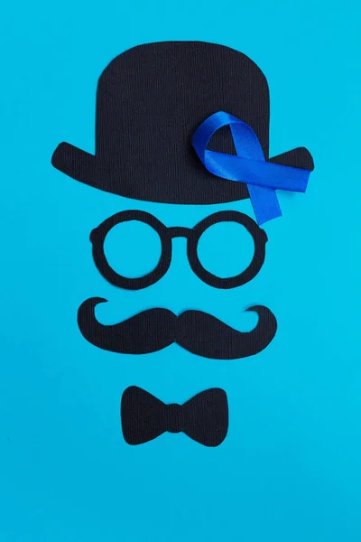 Mężczyzna Sylwetka Wzorców Wąsy Okulary Kapelusz Symbol Niebieskiej Wstążki Niebieskim — Zdjęcie stockowe