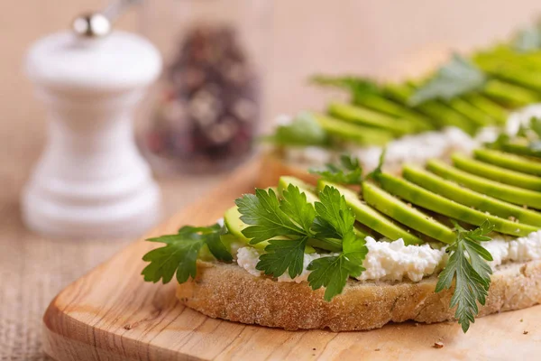 Avokado Rostat Bröd Corn Bread Med Persilja Färskost Med Salt — Stockfoto