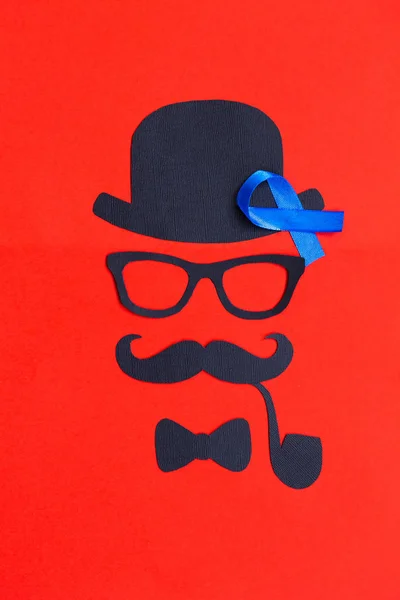 Silhouette Masculine Avec Moustache Lunettes Motifs Chapeau Sur Fond Rouge — Photo