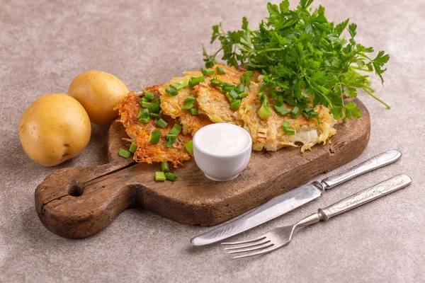 Hausgemachte Traditionelle Kartoffelpuffer Oder Latke Hanukkah Feier Lebensmittel Mit Zutaten — Stockfoto