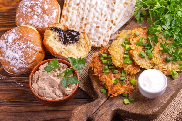 Lekker Hanukkah Feest Eten Knapperige Matze Lever Pate Zelfgemaakte Traditionele — Stockfoto