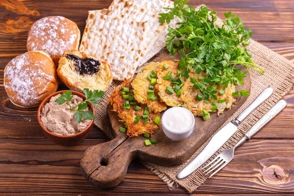 Lekker Hanukkah Feest Eten Knapperige Matze Lever Pate Zelfgemaakte Traditionele — Stockfoto