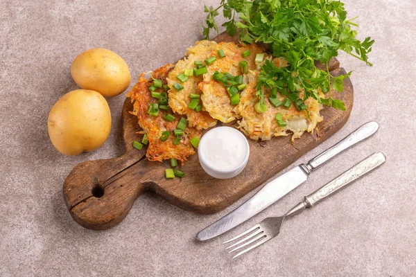 Hausgemachte Traditionelle Kartoffelpuffer Oder Latke Hanukkah Feier Lebensmittel Mit Zutaten — Stockfoto