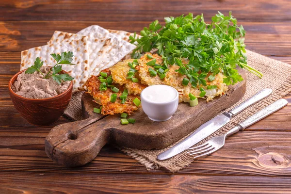 Sabrosa Comida Celebración Hanukkah Patata Tradicional Casera Matzo Crujiente Paté — Foto de Stock