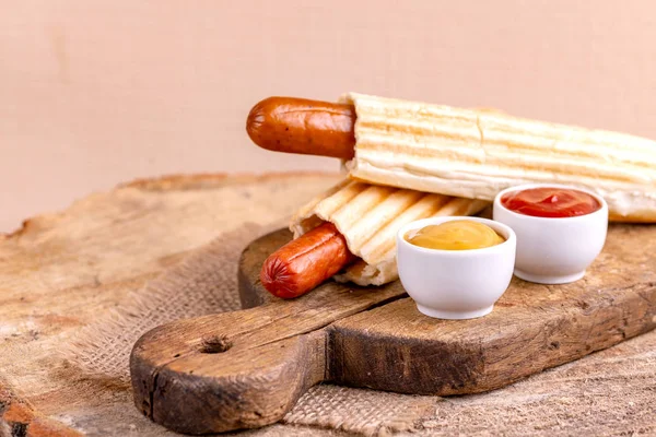 Dois Saborosos Cachorro Quente Francês Grelhado Com Mostarda Ketchup Placa — Fotografia de Stock