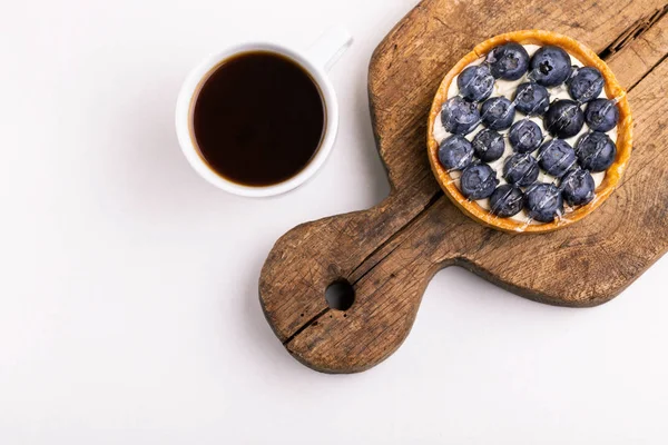 Smakelijke Blueberry Tart Met Vanille Crème Kopje Koffie Vintage Snijplank — Stockfoto