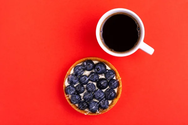 Delicioso Tartaleta Arándanos Con Crema Vainilla Taza Café Fresco Sobre — Foto de Stock