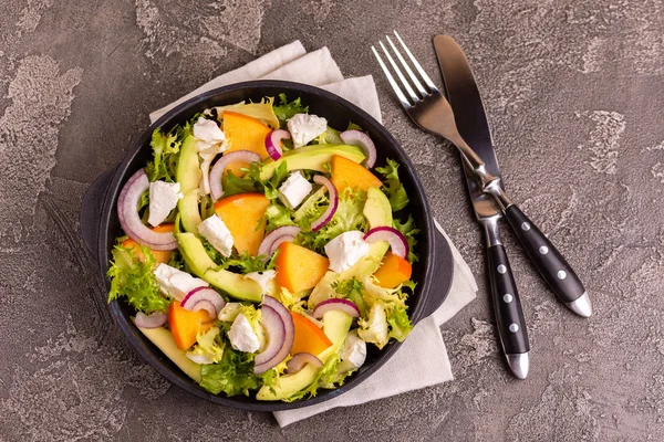 Salada Deliciosa Com Frisee Cáqui Feta Filé Frango Cebola Panela — Fotografia de Stock