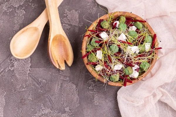 Ensalada Inusual Con Remolacha Queso Feta Brotes Puerro Sésamo Tazón — Foto de Stock