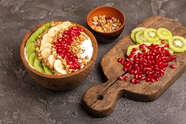 Ciotola Acai Alla Vaniglia Con Kiwi Banana Melograno Granola Con — Foto Stock