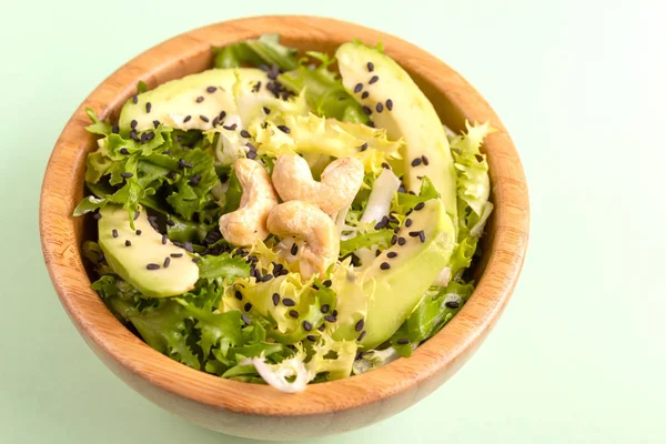 Leckerer Salat Mit Pommes Frites Avocado Cashewnüssen Und Schwarzem Sesam — Stockfoto