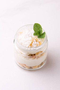 Hindistan cevizi bisküvi tatlı ricotta ile nane. Yoğurt Kahvaltı