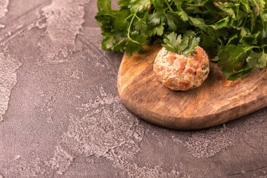 Ispanak, pancar ve maydanoz ile pkhali. Vegan ve vejetaryen Sal