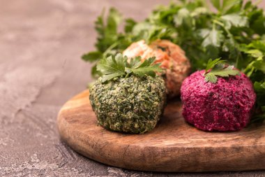 Ispanak, pancar ve maydanoz ile pkhali. Vegan ve vejetaryen Sal