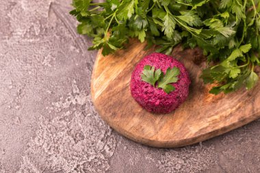 Ispanak, pancar ve maydanoz ile pkhali. Vegan ve vejetaryen Sal