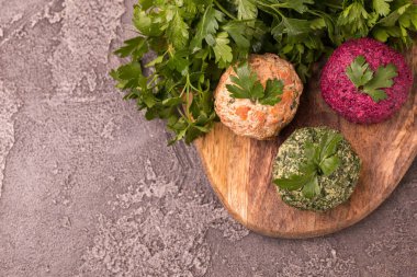 Ispanak, pancar ve maydanoz ile pkhali. Vegan ve vejetaryen Sal