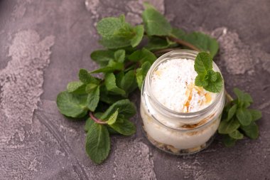 Hindistan cevizi bisküvi tatlı ricotta ile nane. Yoğurt Kahvaltı