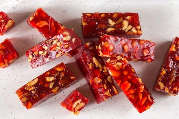 Iglesia georgiana de dulces con frutos secos y jugo de granada. Veg. — Foto de Stock