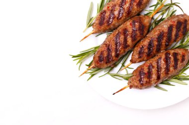 Lula kebabı, liulya kebabı kıyma, biberiyeli şiş kebap. Kafkas mutfağı. Fast food. Doğu yemekleri.