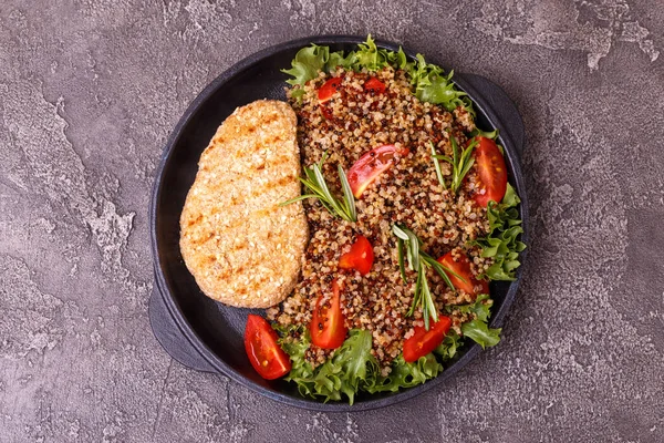 Grilled Chicken Turkey Breast Rosemary Quinoa Tomato Salad Top View Ліцензійні Стокові Зображення