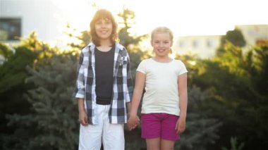 Genç tutuşup çocuklar. Onlar-si olmak çok eğlenceli birlikte.