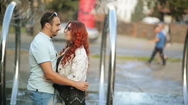 Romantic Couple Cuddling With Yourself Outdoors. They Have Good Mood Spending Time Together. Fountain Is On Background. — Αρχείο Βίντεο