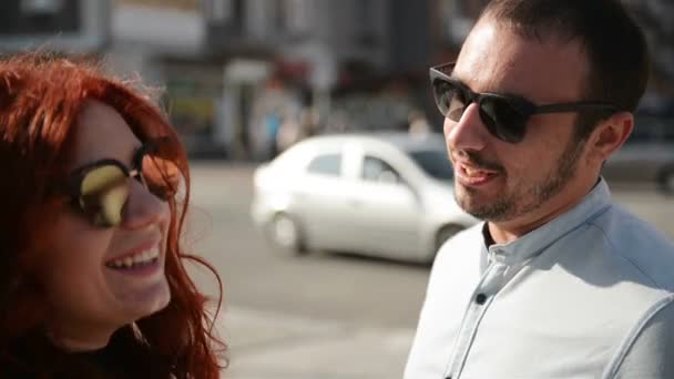 Young Couple Holding Hands As They Walk Down A City Street Together Talking And Smiling. — Stockvideo