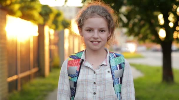 Portrait Of Pretty Blonde Girl Smiling In Nature Park. Student Woman Standing With Backpack In Woods Happy And Exploring. — Stock Video