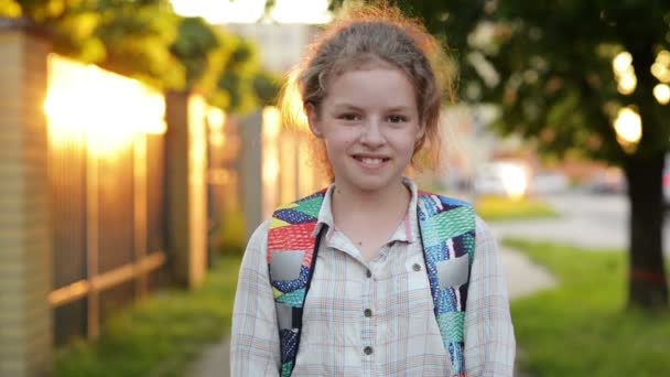 Portrait Of Pretty Blonde Girl Smiling In Nature Park. Student Woman Standing With Backpack In Woods Happy And Exploring. — Stock Video