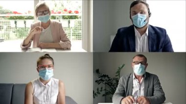 Video çevrimiçi konferans. Bir grup insanın video toplantısı. Çevrimiçi iletişim. Tüm katılımcılar tıbbi maske takıyor. Koronavirüs salgını sırasında çalış.
