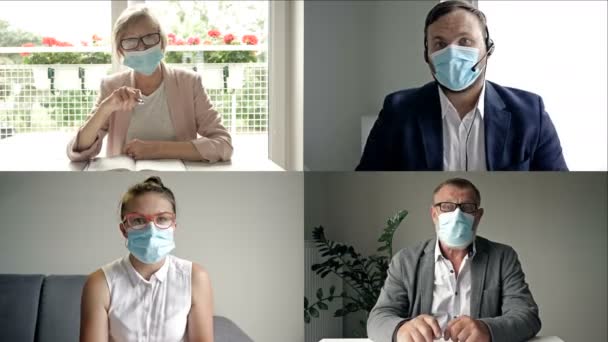 Online-Videokonferenz. Videotreffen einer Gruppe von Menschen. Online-Kommunikation. Alle Teilnehmer tragen medizinische Masken. Arbeit während der Coronavirus-Epidemie. — Stockvideo