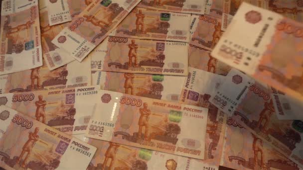 Fallendes Geld - russische 5000 Rubel hd langsam — Stockvideo