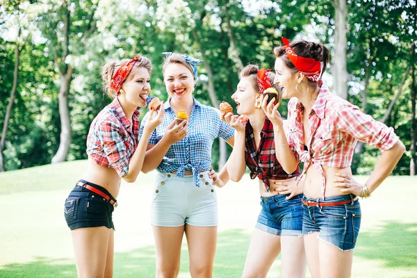 Group Friends Park Having Fun Party Cheerful Girls Cakes Hands — Stock Photo, Image